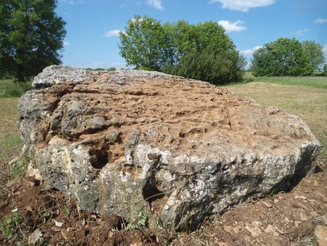 Boussac 12400 dolmen est après 1