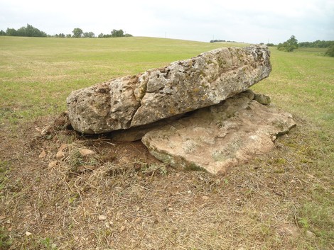Boussac 12400 dolmen est après
